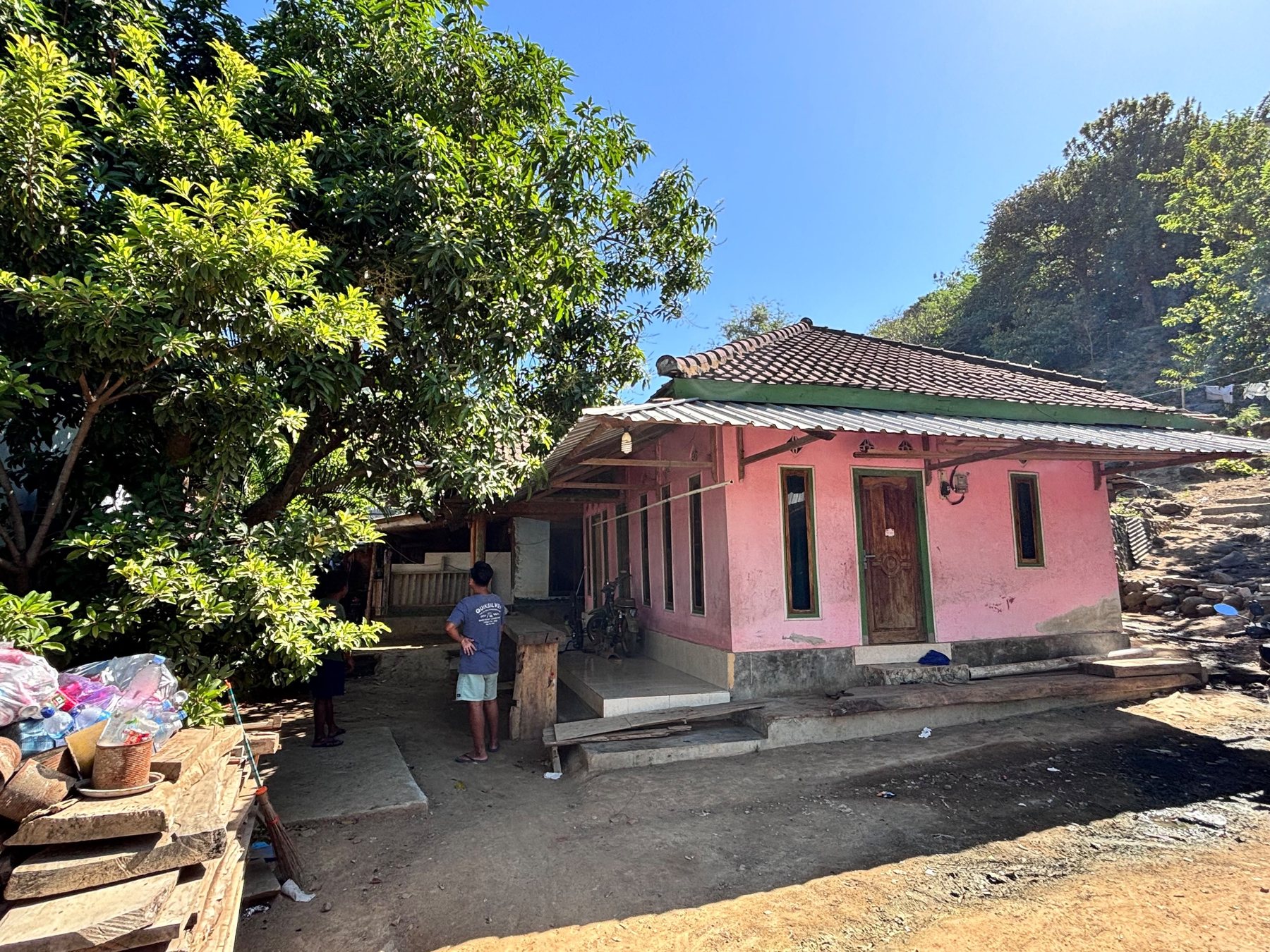 Leasehold Land at the Foot of the Hills in Mengalung — 3 Are