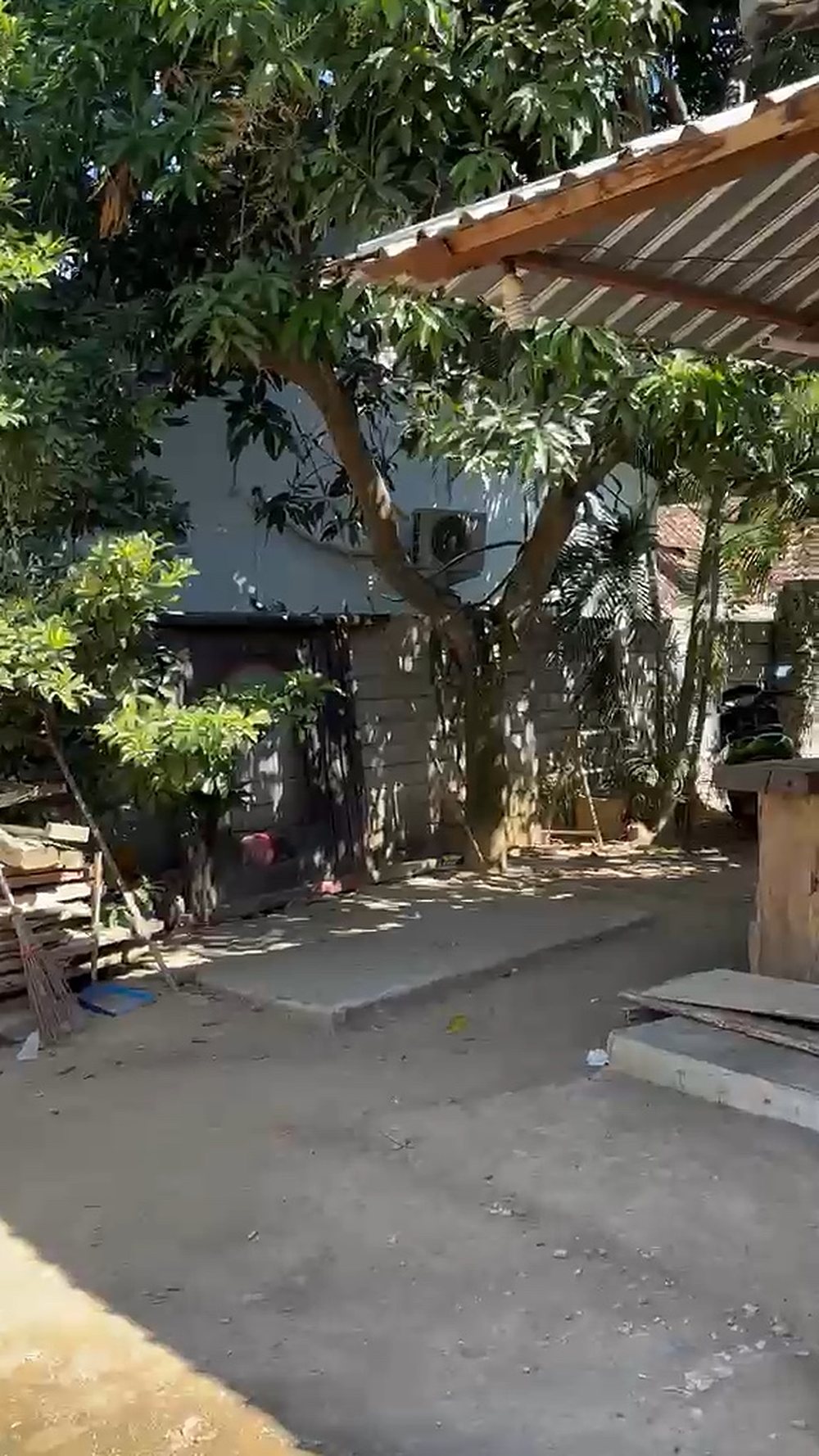 Leasehold Land at the Foot of the Hills in Mengalung — 3 Are — photo 2